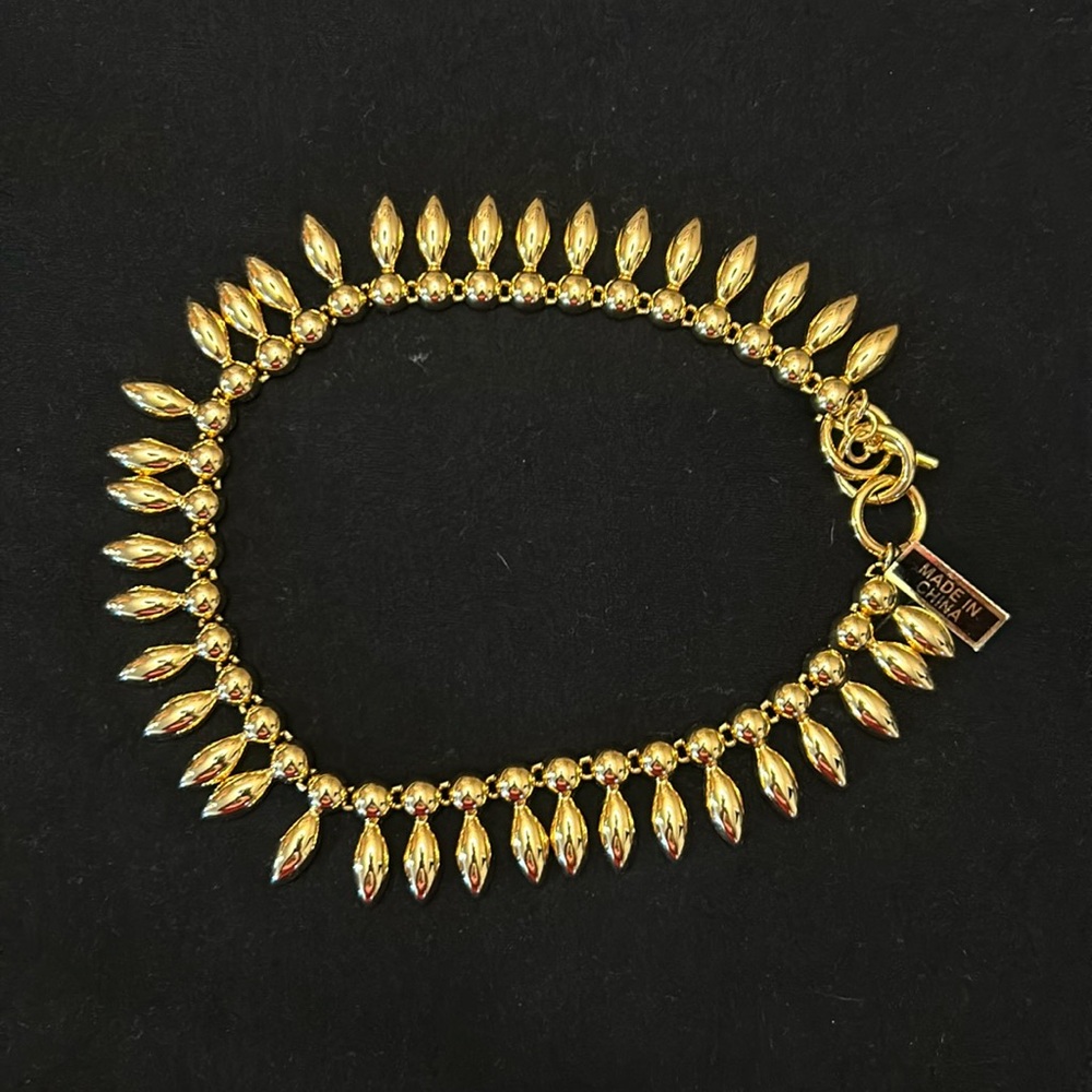 Gold necklace. 18 inches long.